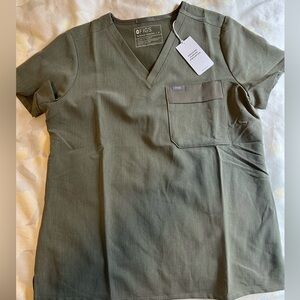 Figs Heathered Olive scrub top in medium
